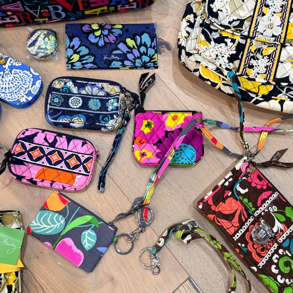 Huge lot of 15 Vera Bradley Mixed Pattern Bags Accessories Tote Lanyard NWT EUC - Picture 5 of 8